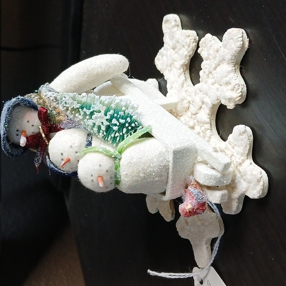 Collectable Creations Mini Snow Scenes- Sparkle Wheelbarrow Ride Christmas Decor - Picture 3 of 13